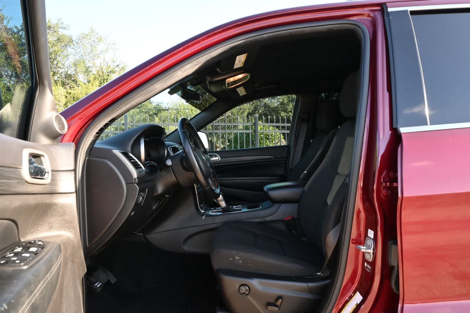 Used 2021 Jeep Grand Cherokee Laredo RWD image 16