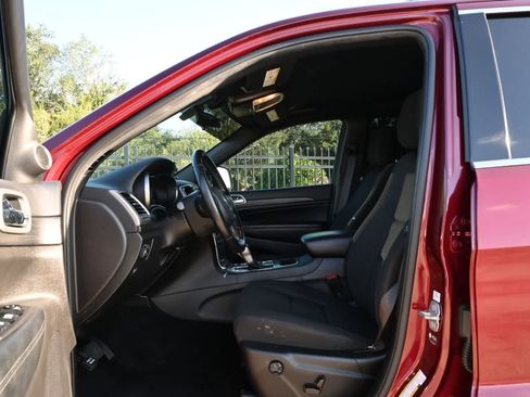 Used 2021 Jeep Grand Cherokee Laredo RWD image 16