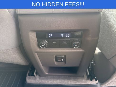 Used 2020 Chevrolet Traverse LT image 41