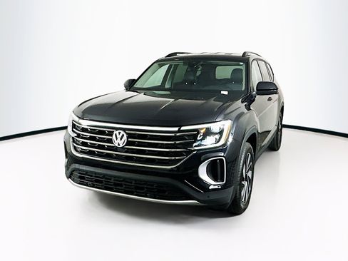 Used 2025 Volkswagen Atlas SE image 3
