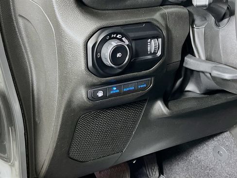 Used 2023 Jeep Wrangler Unlimited Sahara w/ Cold Weather Group AWD/4WD image 10