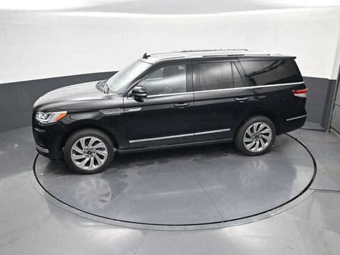 Used 2024 Lincoln Navigator Premiere AWD/4WD image 29