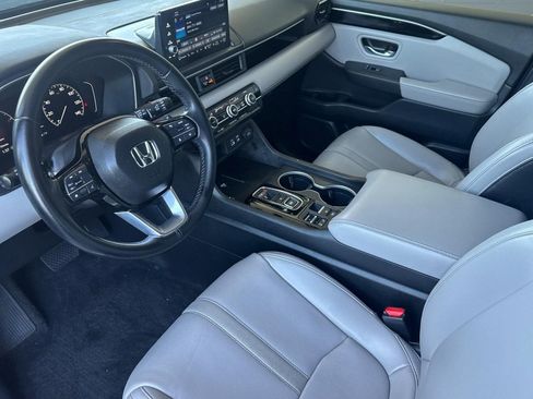 Used 2023 Honda Pilot Touring image 4