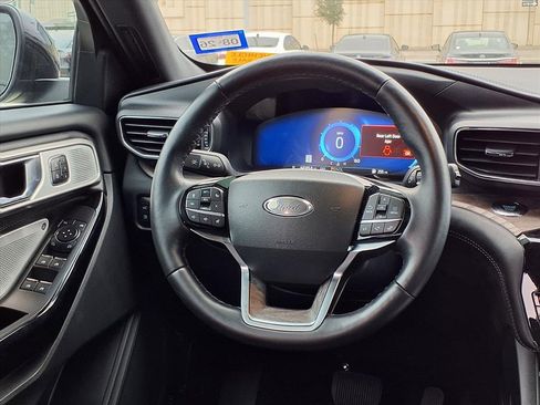 Used 2022 Ford Explorer Platinum w/ Technology Package image 14