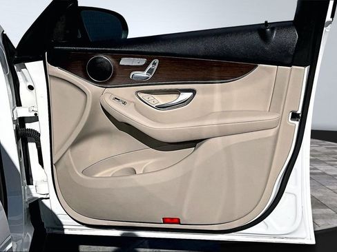 Used 2022 Mercedes-Benz GLC 300 GLC 300 image 15