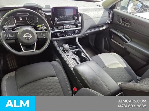 Used 2025 Nissan Pathfinder SV FWD image 6