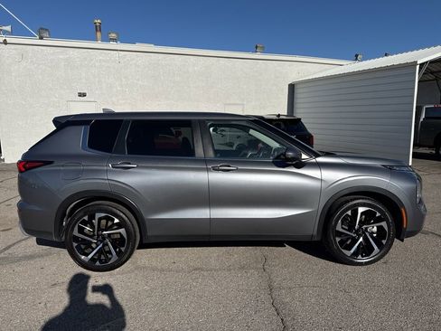 Used 2024 Mitsubishi Outlander SE image 9