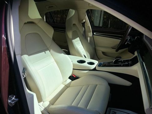 Used 2023 Porsche Panamera GTS image 20