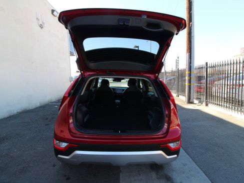 Used 2023 Kia Niro EX image 22