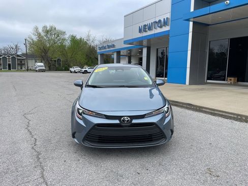 Used 2025 Toyota Corolla LE image 2