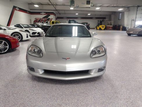 Used 2007 Chevrolet Corvette Coupe w/ Preferred Equipment Group RWD image 2