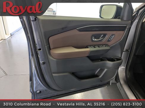 Used 2025 Honda Pilot Elite image 19