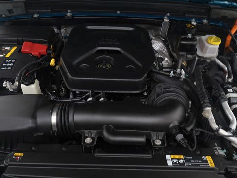 Used 2024 Jeep Wrangler Unlimited Sahara AWD/4WD image 31