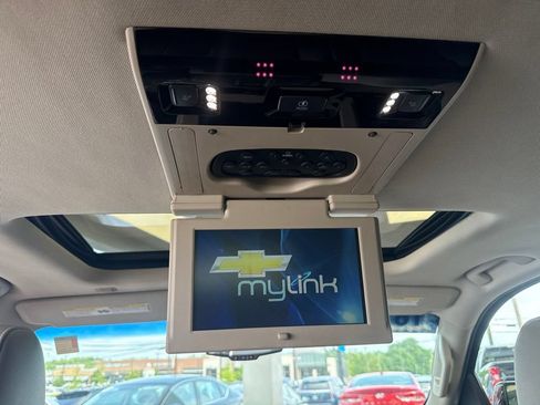 Used 2016 Chevrolet Suburban LT AWD/4WD image 18