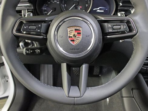 Used 2025 Porsche Macan image 24