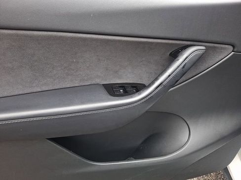 Used 2020 Tesla Model Y Long Range image 14