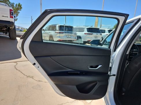 Used 2024 Hyundai Elantra SEL FWD image 13