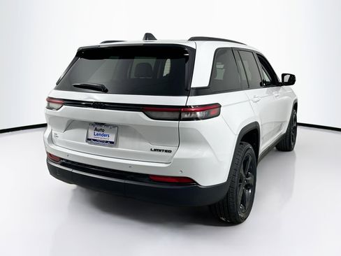 Used 2023 Jeep Grand Cherokee Limited w/ Black Appearance Package image 5