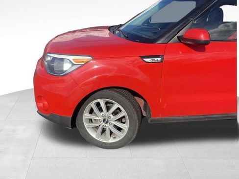 Used 2019 Kia Soul + image 1