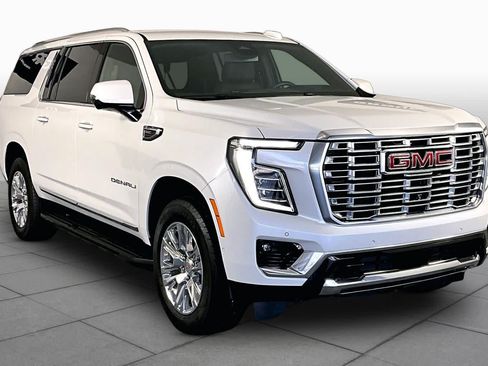 Used 2025 GMC Yukon XL Denali w/ LPO, Floor Liner Package AWD/4WD image 3