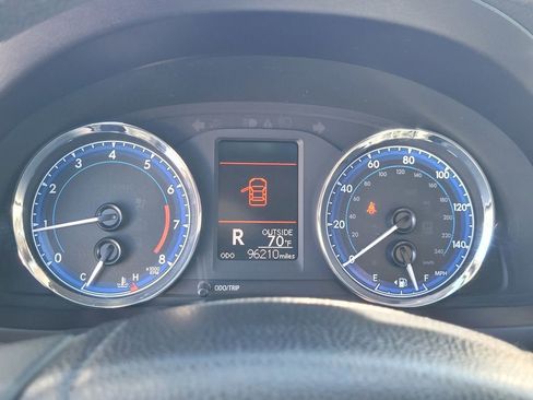 Used 2018 Toyota Corolla LE image 30