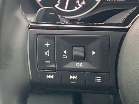 Used 2025 Nissan Pathfinder SL image 13