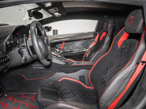 Used 2021 Lamborghini Aventador SVJ AWD/4WD image 2