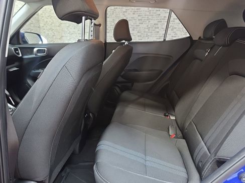 Used 2025 Hyundai Venue SEL image 13
