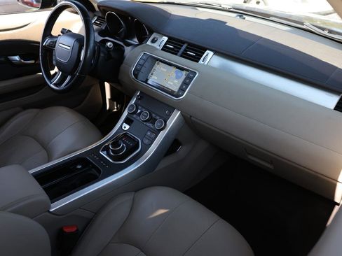 Used 2017 Land Rover Range Rover Evoque SE image 18