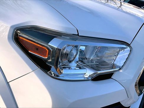 Certified 2022 Toyota Tacoma SR5 image 25