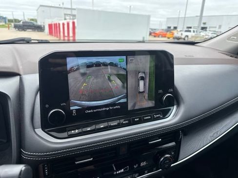 Used 2023 Nissan Rogue Platinum FWD image 31