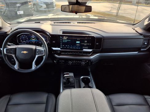 Used 2024 Chevrolet Silverado 1500 LT image 9