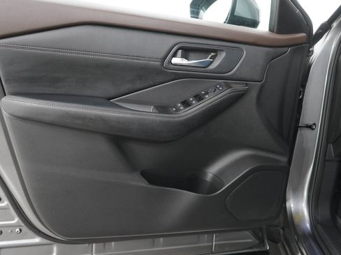 Used 2023 Nissan Rogue SV w/ SV Premium B Package AWD/4WD image 19