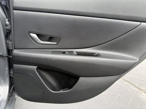 Used 2025 Hyundai Elantra SE w/ Cargo Package FWD image 24