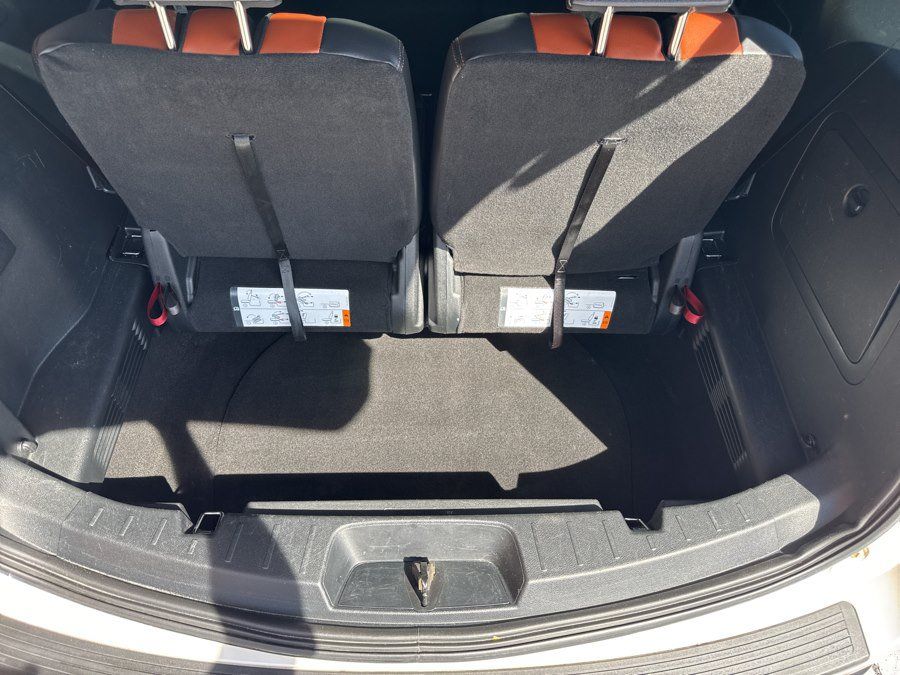 Used 2019 Ford Explorer XLT w/ Equipment Group 202A AWD/4WD image 44