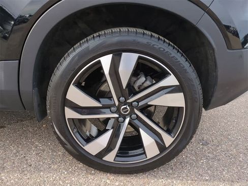 Used 2023 Volvo XC40 B5 Ultimate w/ Protection Package Premier image 6