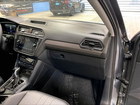 Used 2024 Volkswagen Tiguan SE image 13