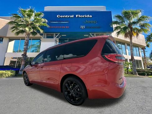 New 2026 Chrysler Pacifica Limited w/ S Appearance Package image 7