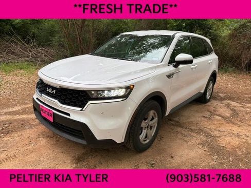 Used 2023 Kia Sorento LX FWD image 3