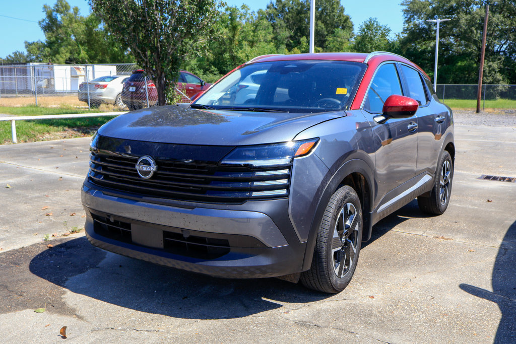 Used 2026 Nissan Kicks SV AWD/4WD image 1