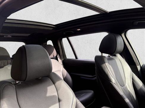 Used 2022 BMW X7 xDrive40i w/ M Sport Package image 24