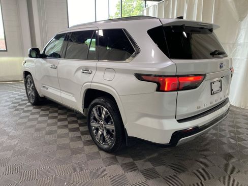 Used 2023 Toyota Sequoia Capstone AWD/4WD image 5
