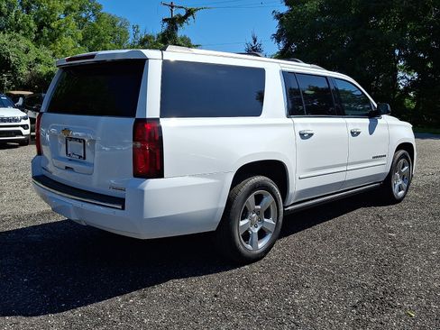 Used 2019 Chevrolet Suburban Premier AWD/4WD image 6