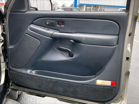 Used 2002 Chevrolet Avalanche 4x4 w/ Convenience Pkg image 18