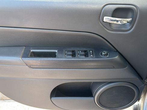 Used 2015 Jeep Patriot High Altitude FWD image 4