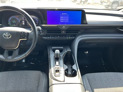 Used 2023 Toyota Crown Limited image 14