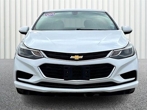 Used 2016 Chevrolet Cruze LT image 2
