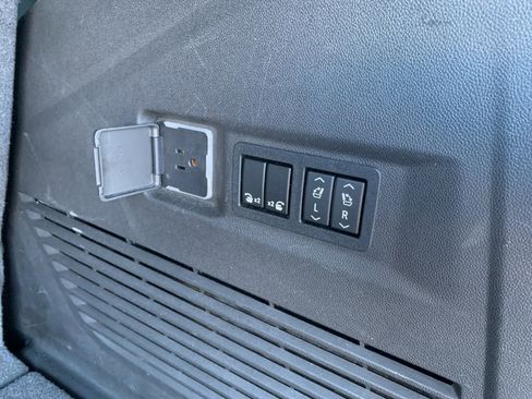 Used 2022 Chevrolet Tahoe RST w/ Luxury Package image 15