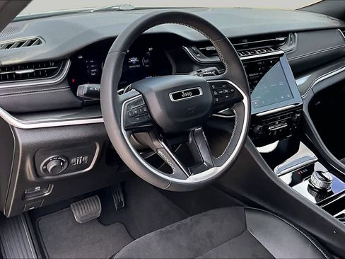 Used 2023 Jeep Grand Cherokee Altitude AWD/4WD image 17