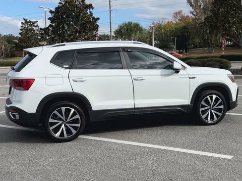 Certified 2022 Volkswagen Taos SE w/ Driver Assistance Package image 10